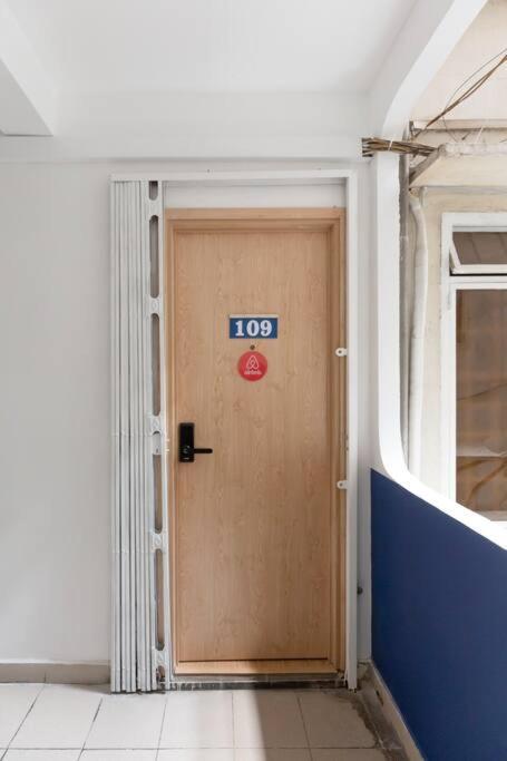 Modern, Cozy & Fully Equipped 2Br Apt In D4, 5M To D1 Ho-Chi-Minh-Stadt Exterior foto