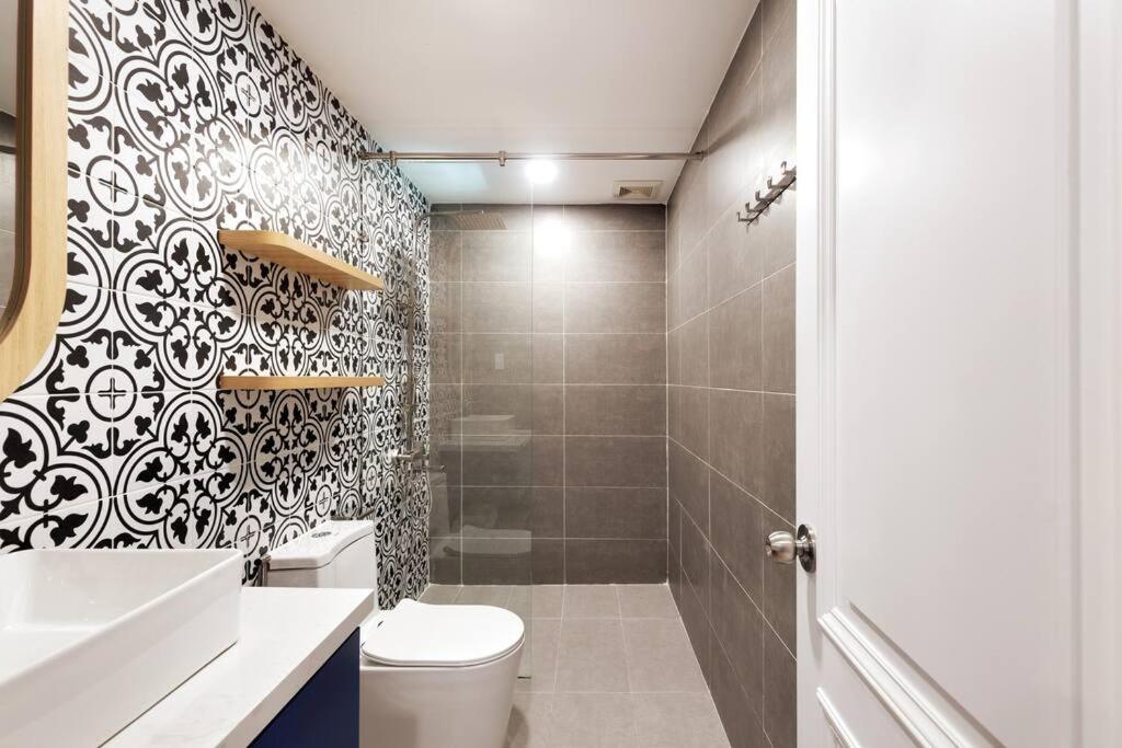 Modern, Cozy & Fully Equipped 2Br Apt In D4, 5M To D1 Ho-Chi-Minh-Stadt Exterior foto